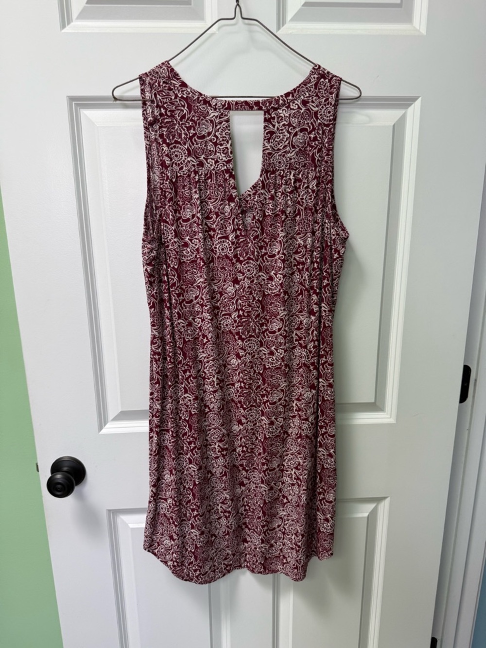 Old Navy - Sleeveless Floral Print Shift Dress in Burgundy